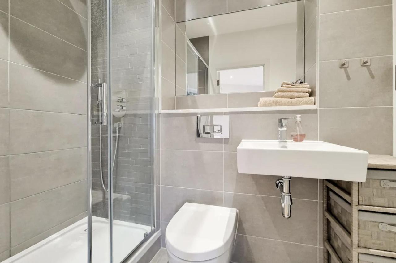 Luxury 2 Bed 2 Bath With Balcony New Build Apartment *South Central London* Eksteriør billede